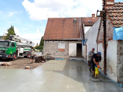 Glätten der Bodenplatte Bodenplatte